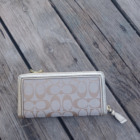 Coach Wallet NWT - Picture 3 of 8